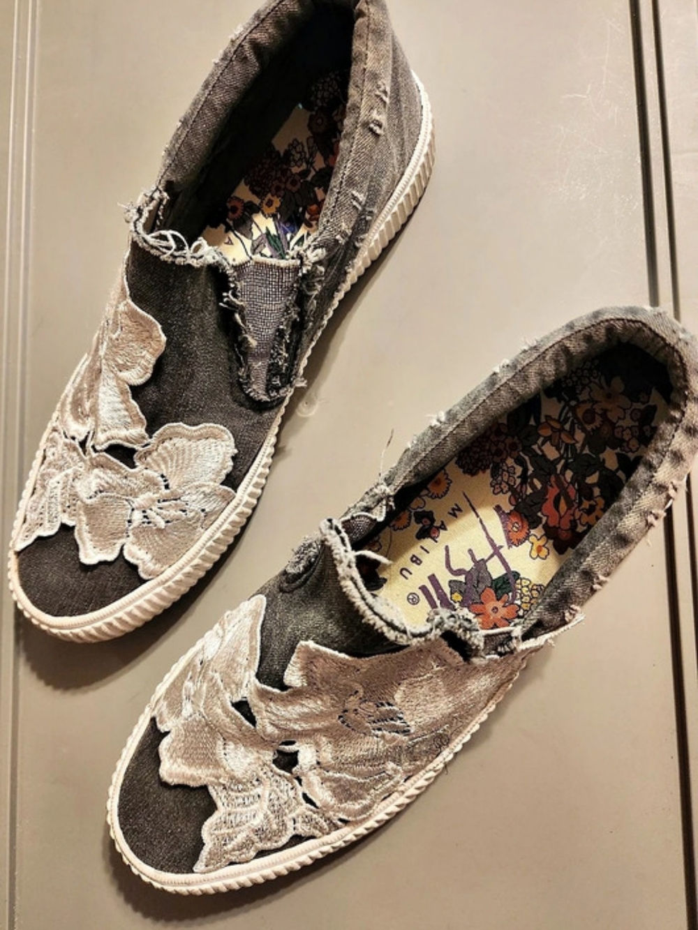 Blowfish Malibu Play Slip-On Sneaker (Grey Floral Applique/Embroidery Edition)